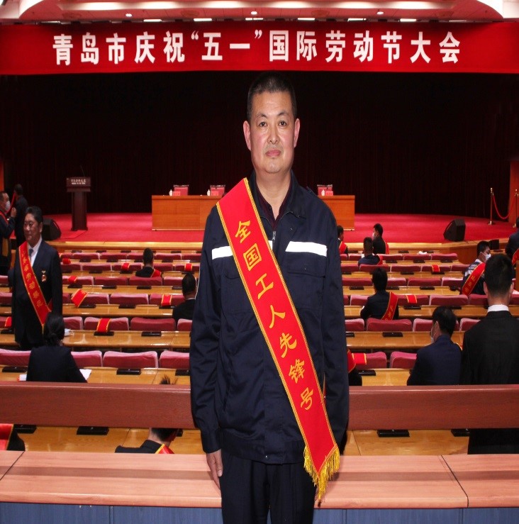 焊花点亮奋斗的青春 全国工人先锋号：银河集团股份铝焊接班(图2)