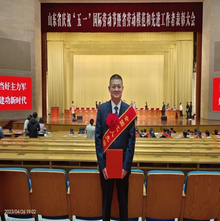 焊花点亮奋斗的青春 全国工人先锋号：银河集团股份铝焊接班(图1)